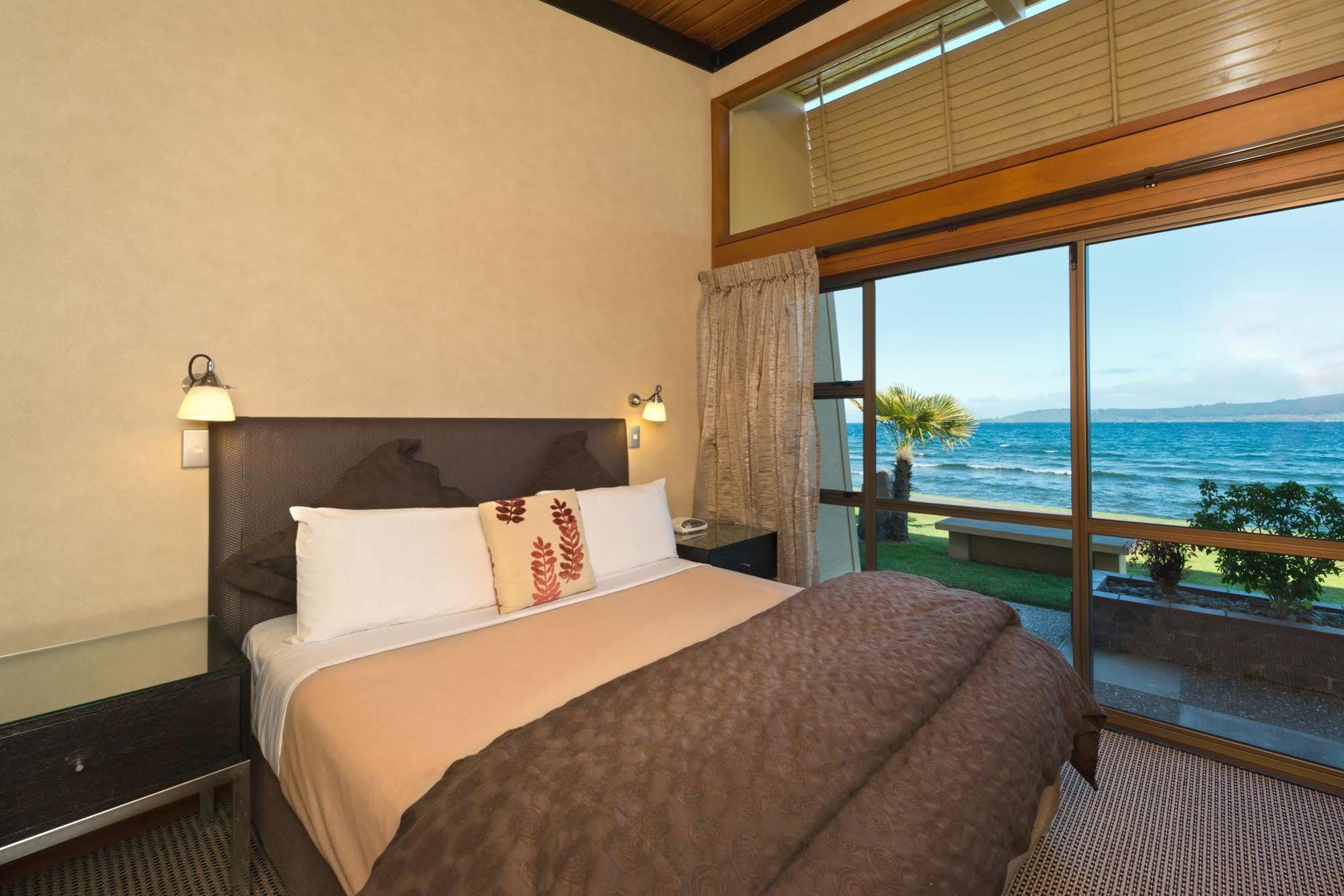 Oasis Beach Motel Taupo Eksteriør bilde