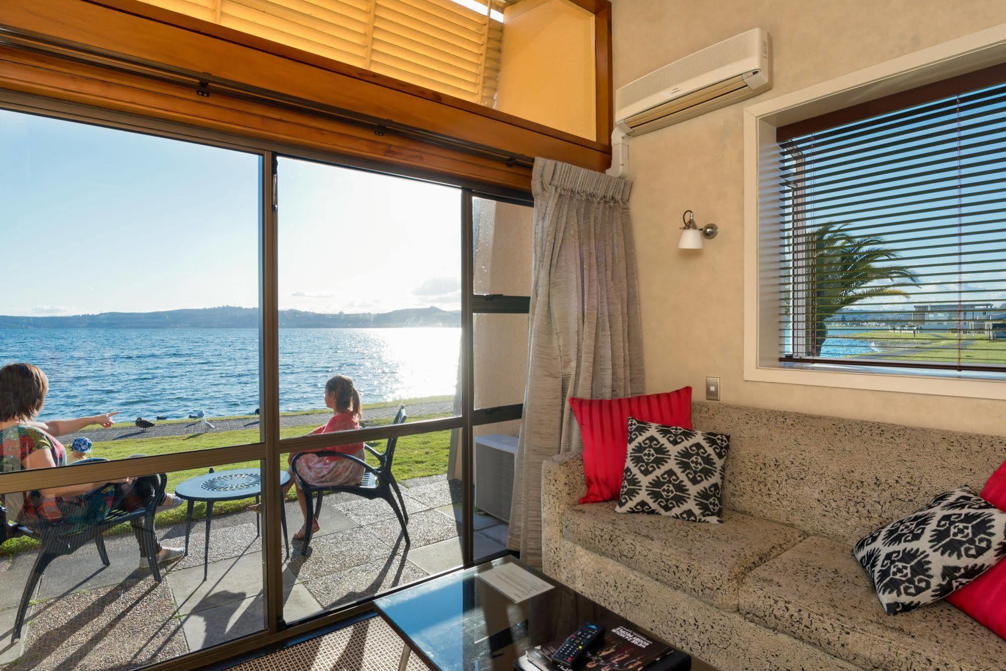 Oasis Beach Motel Taupo Eksteriør bilde