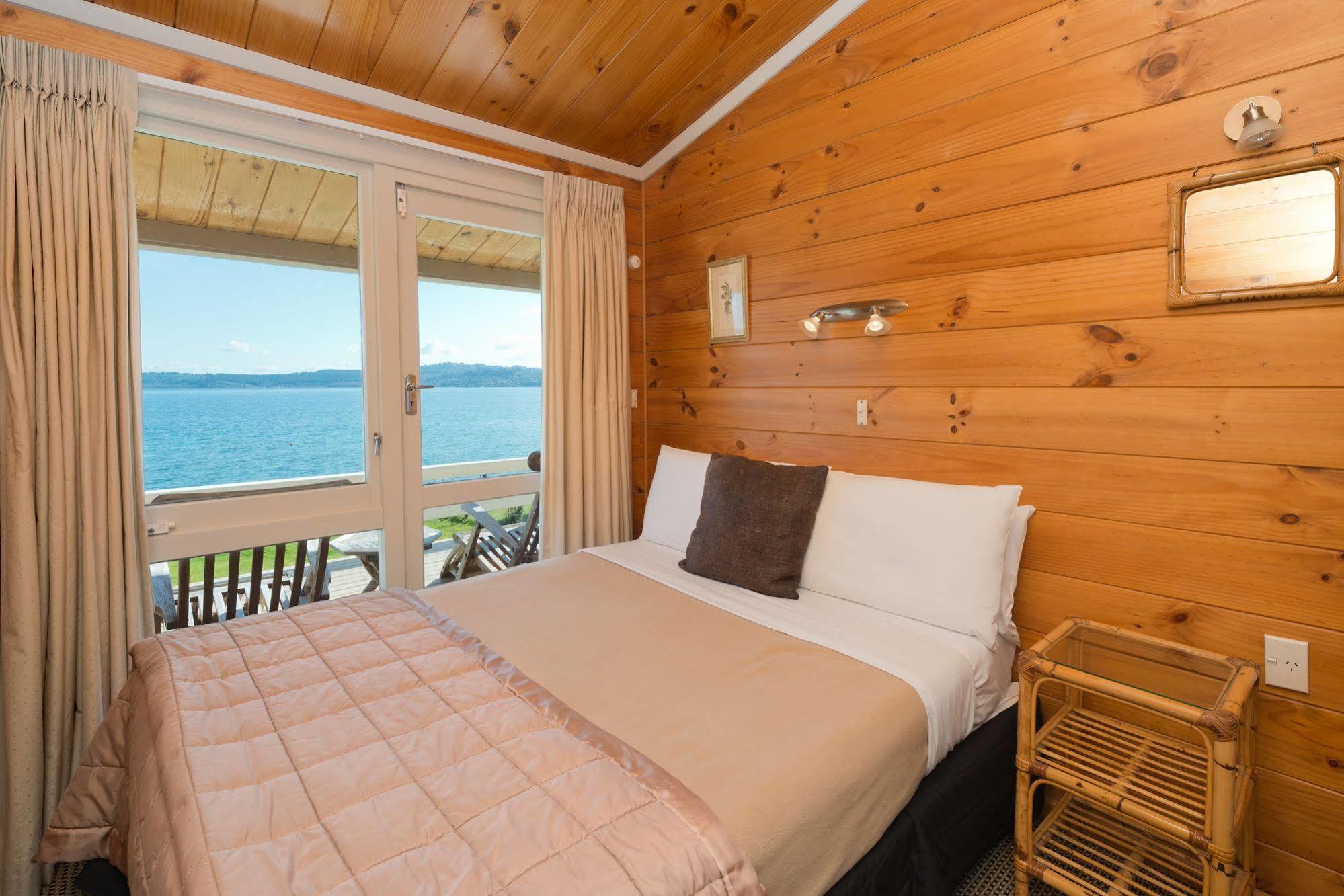 Oasis Beach Motel Taupo Eksteriør bilde
