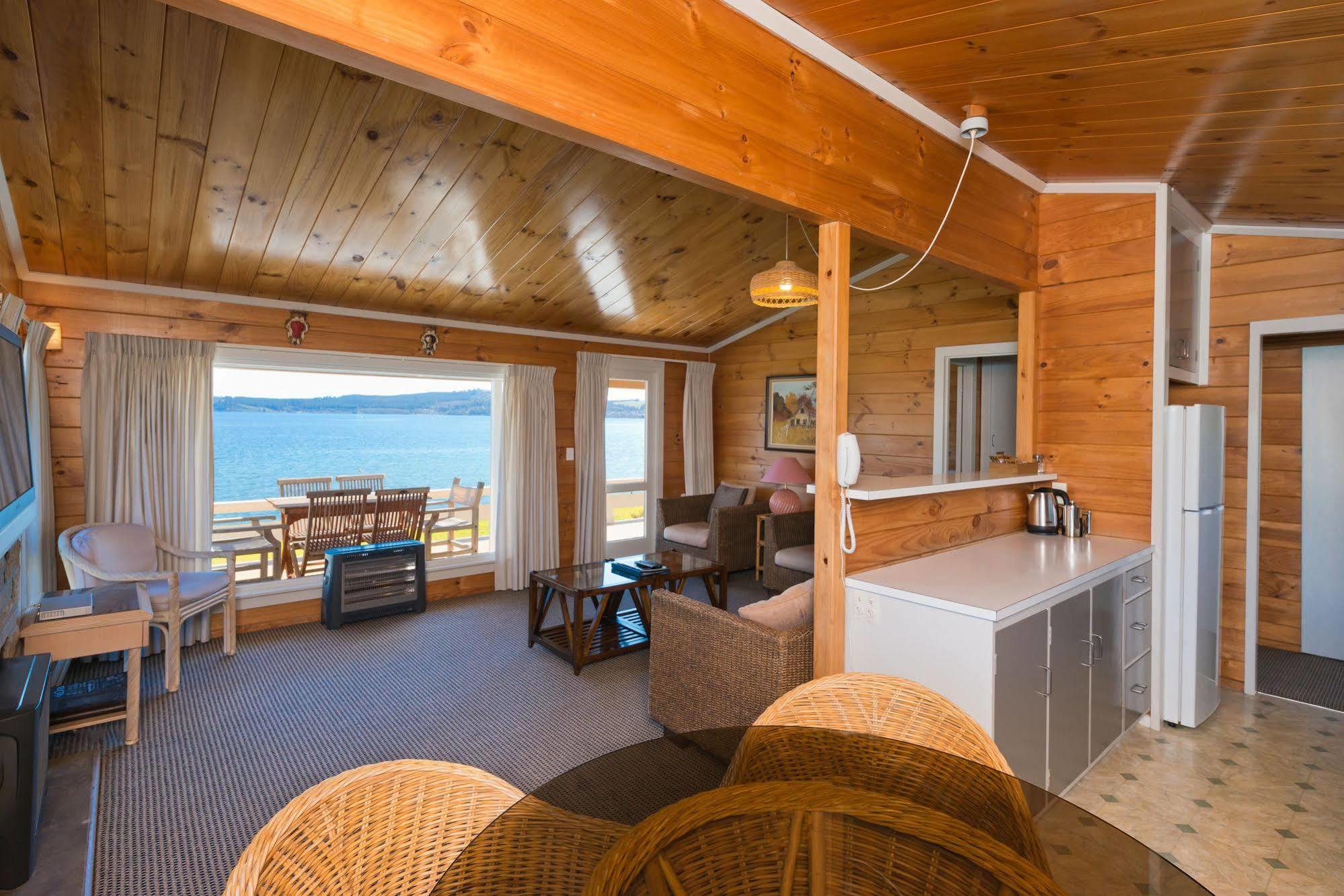 Oasis Beach Motel Taupo Eksteriør bilde