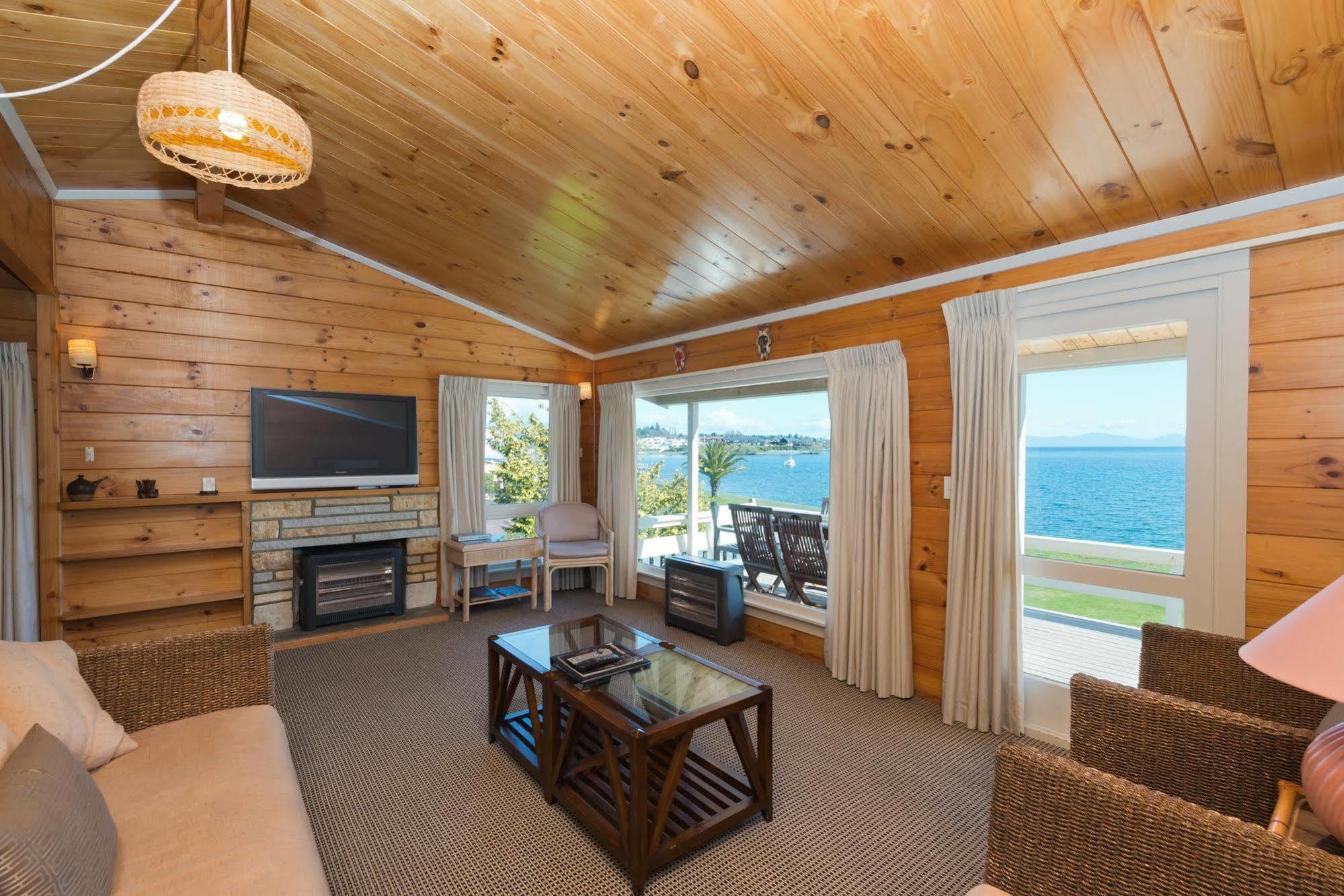 Oasis Beach Motel Taupo Eksteriør bilde